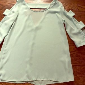 Mint green 3/4 open block sleeve top